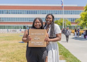 An RP Scholar poses for a photo with her mother.